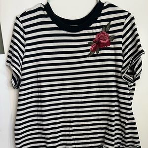 WHO WHAT WEAR TARGET STRIPED AND EMBROIDERED RED ROSE T-SHIRT PLUS SIZE XXL